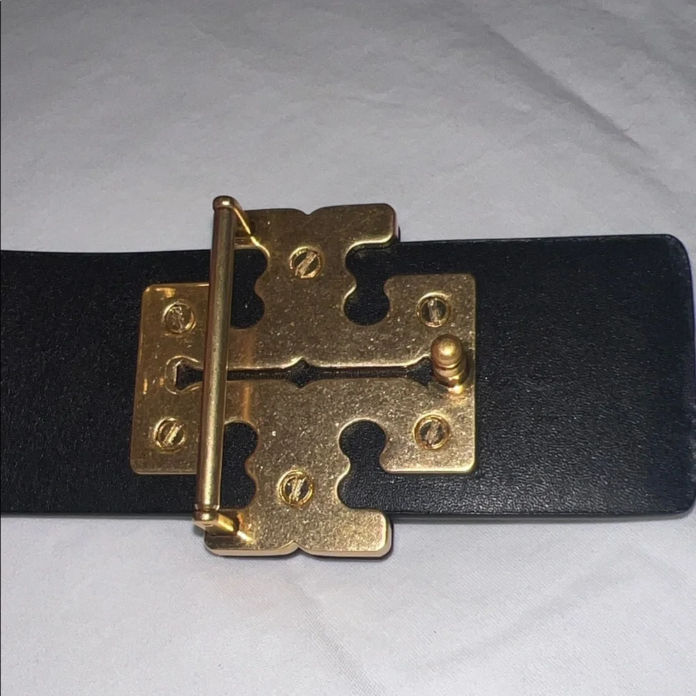 Tory Burch ] Eleanor Black Leather Belt ] Raised Leather Logo Buckle